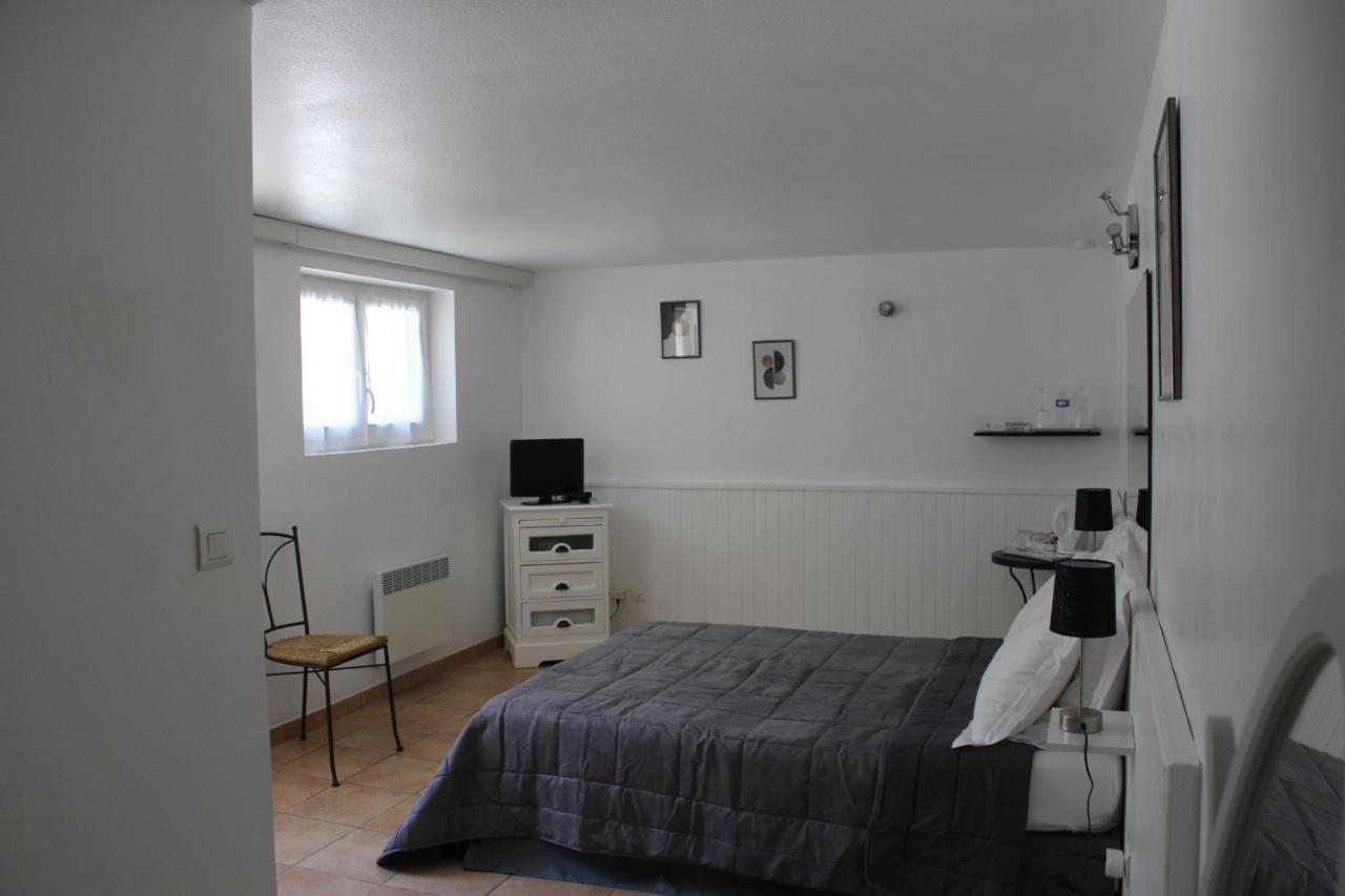 Le Mas Des Chenes Rognes Exterior photo