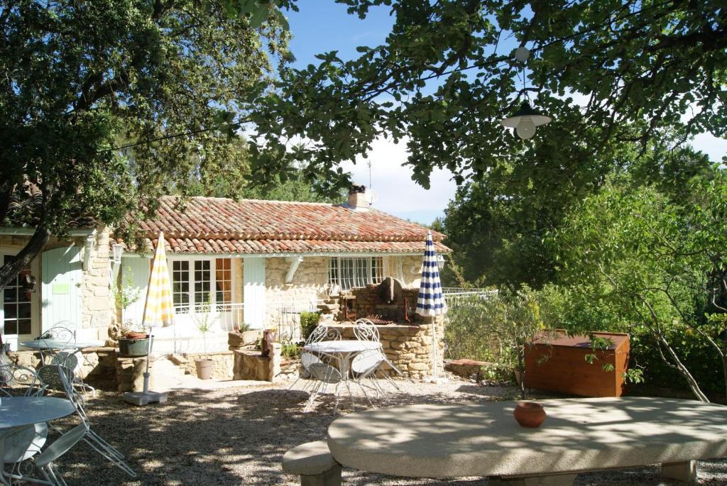 Le Mas Des Chenes Rognes Exterior photo